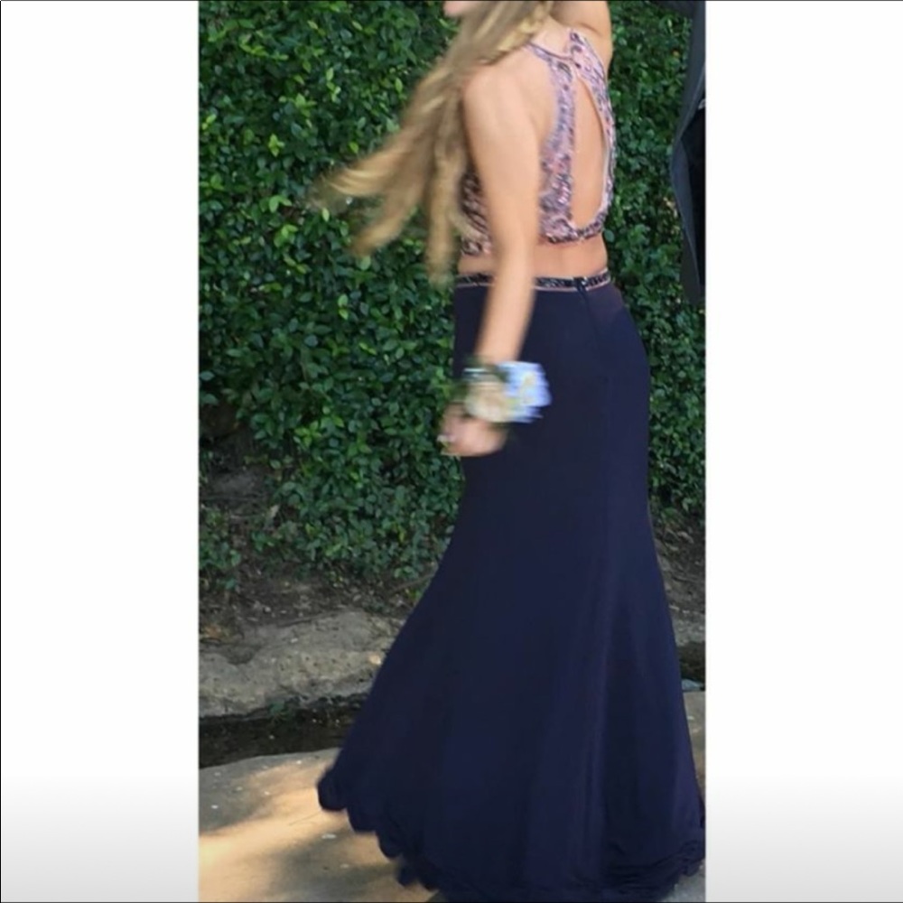 PROM DRESS - Picture 2 of 5